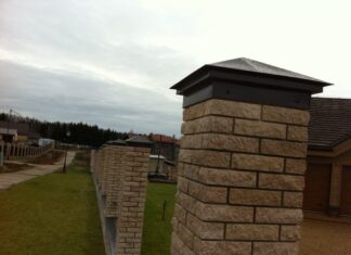 Для чего нужны колпаки для забора?