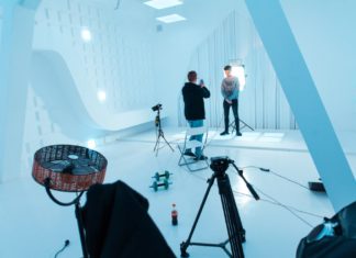 Рекламный ролик: как начать его съемки, необходимое оборудование, этапы работы, чем занимается режиссер, креативная работа, монтаж готового видео Рекламный ролик: как начать его съемки, необходимое оборудование, этапы работы, чем занимается режиссер, креативная работа, монтаж готового видео