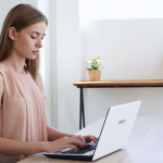 Как выбрать сервис аналитики для маркетплейсов? samaya-luchshaya-udalennaya-rabota-dlya-devushek-1600x1057-5079994