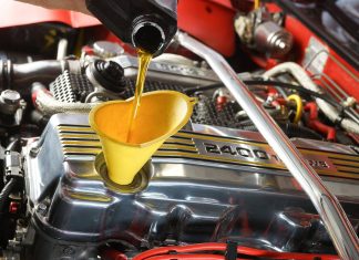 Основное техническое обслуживание: замена масла в автомобиле