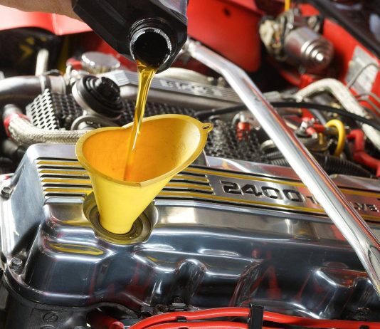 Основное техническое обслуживание: замена масла в автомобиле