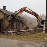 Когда стоит обратиться за услугой снос домов?