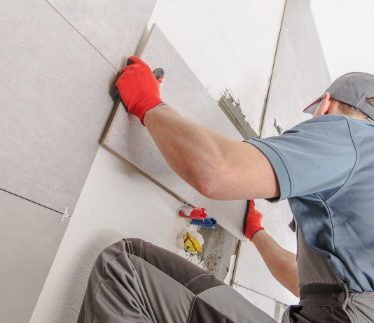 Искусство выбора плиточника: 9 ключевых аспектов, на которые стоит обратить внимание для успешного проекта