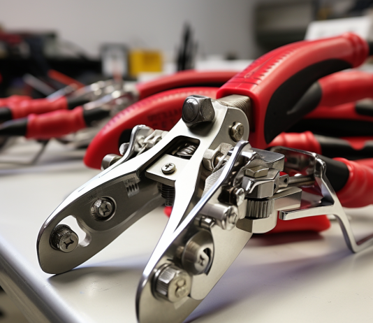 Клещи для хомутов — зачем они необходимы и их особенности