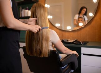 Фартуки та бейджі для салонів краси: вибір з розумом