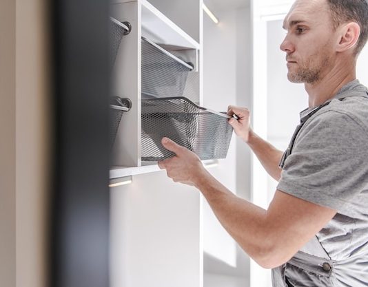 Эффективная установка встроенных шкафов для вашего интерьера