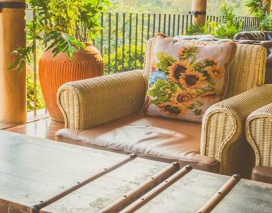 Уютные и стильные идеи для обустройства открытой террасы