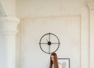 Идеи и советы по декорированию стен в гостиной