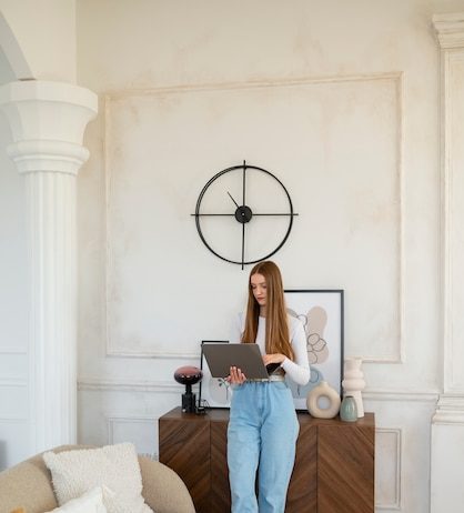 Идеи и советы по декорированию стен в гостиной