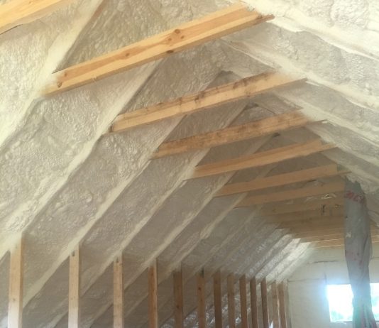 Преимущества утепления чердака пенополиуретаном для энергоэффективности