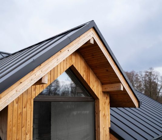 Как выбрать панели для облицовки гостевого дома