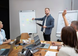 Укладка кирпичной плитки на стены