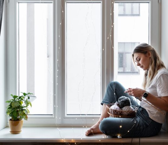 Особенности ухода за деревянными окнами