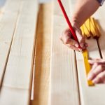 Почему обрезная доска — лучший выбор для строительства и отделки