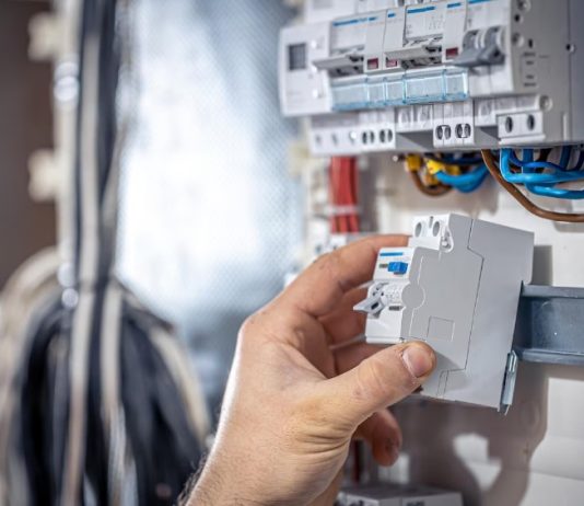 Модульные автоматические выключатели: надежная защита электросети в компактном формате