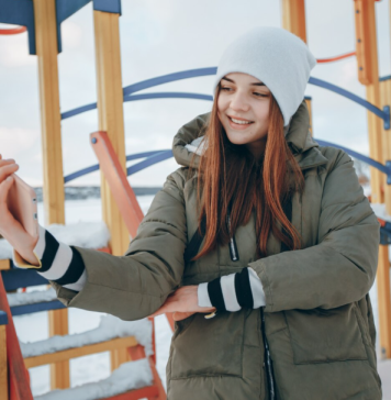 Промо-одежда для зимы: что нужно учесть при заказе формы с логотипом