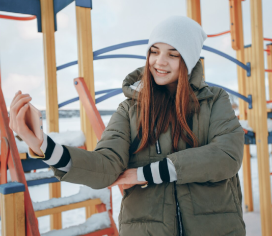 Промо-одежда для зимы: что нужно учесть при заказе формы с логотипом