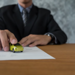 «Автохлам» в кредит и навязанные страховки: как расторгнуть сделку с автосалоном и вернуть переплату