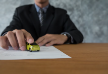 «Автохлам» в кредит и навязанные страховки: как расторгнуть сделку с автосалоном и вернуть переплату