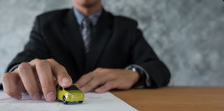 «Автохлам» в кредит и навязанные страховки: как расторгнуть сделку с автосалоном и вернуть переплату