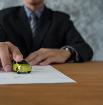 «Автохлам» в кредит и навязанные страховки: как расторгнуть сделку с автосалоном и вернуть переплату