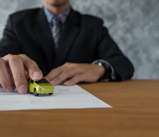 «Автохлам» в кредит и навязанные страховки: как расторгнуть сделку с автосалоном и вернуть переплату