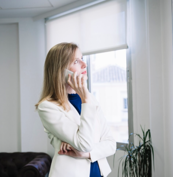 Технологичный уют: интеграция электрокарнизов в проекты квартир и домов