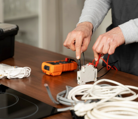 Оборудование для электромонтажных работ: виды, особенности и правила выбора